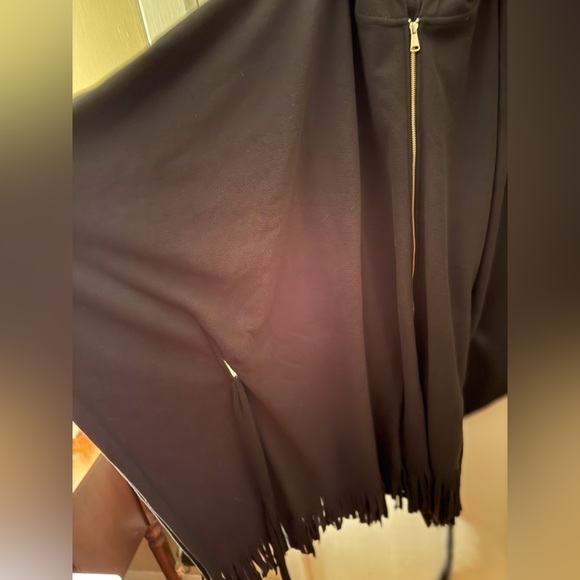 Susan Graver Hooded Poncho Weekend Fleece w/Fringe Black 4X NWOT - Picture 9 of 10